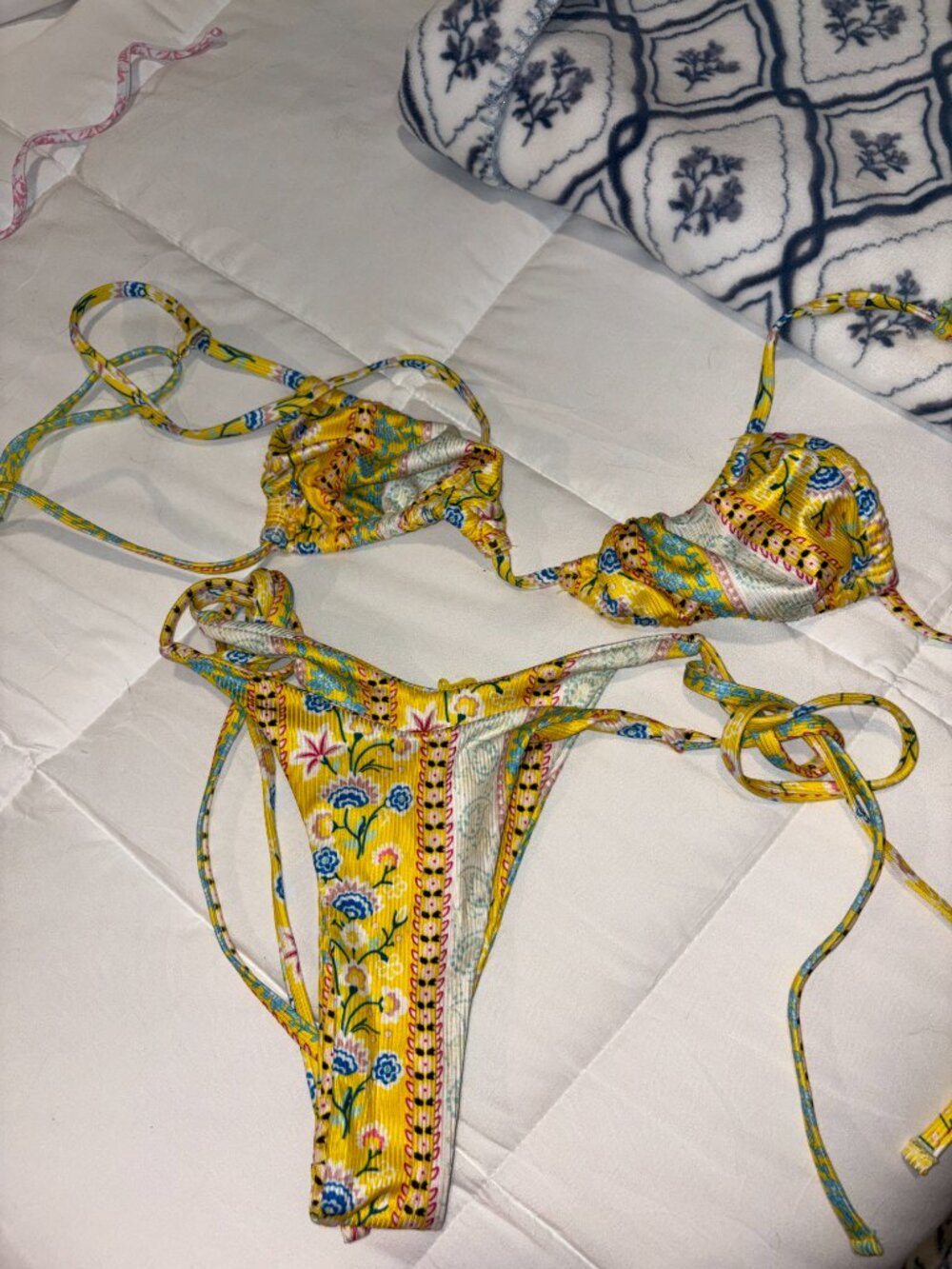 Bundle of 2 Bikinis - Picture 13 of 13